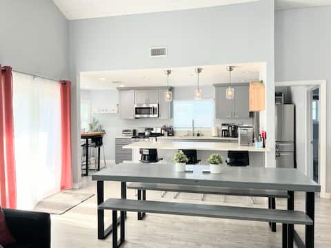 Modern. Clean. 3B/3B. 2.5 mi to Beach. No Taxes!