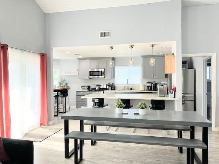 Modern. Clean. 3B/3B. 2.5 mi to Beach. No Taxes!