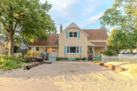 Silver Beach Inn: The Saucer