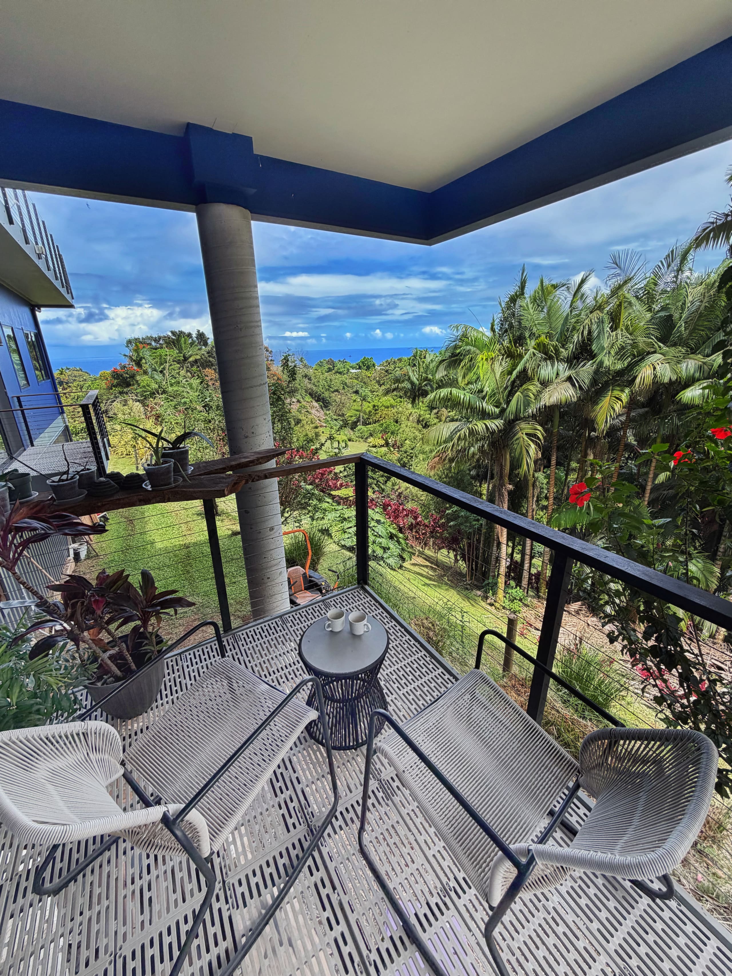 Hilo Bay Room at the Hamakua Chocolate Farm - Image 4