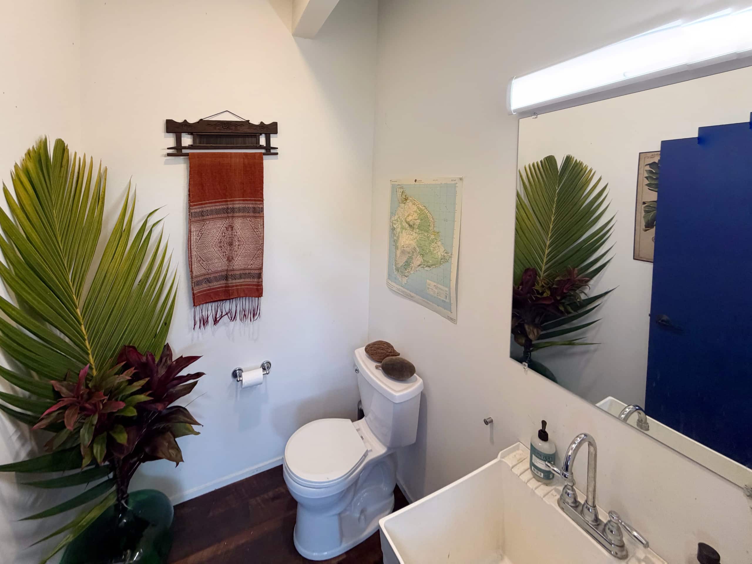 Hilo Bay Room at the Hamakua Chocolate Farm - Image 11