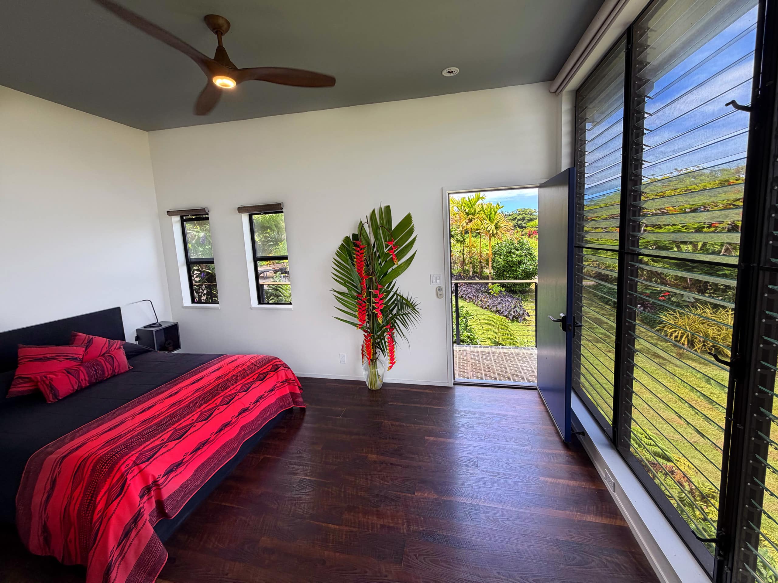 Cacao-Ocean Room at Hamakua Chocolate Farm - Image 8