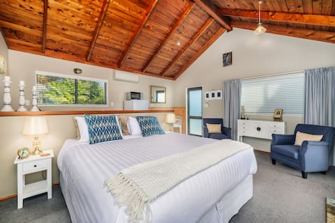 Successful Airbnb property: Harbour View Cottage Bay of Islands in Far North District
