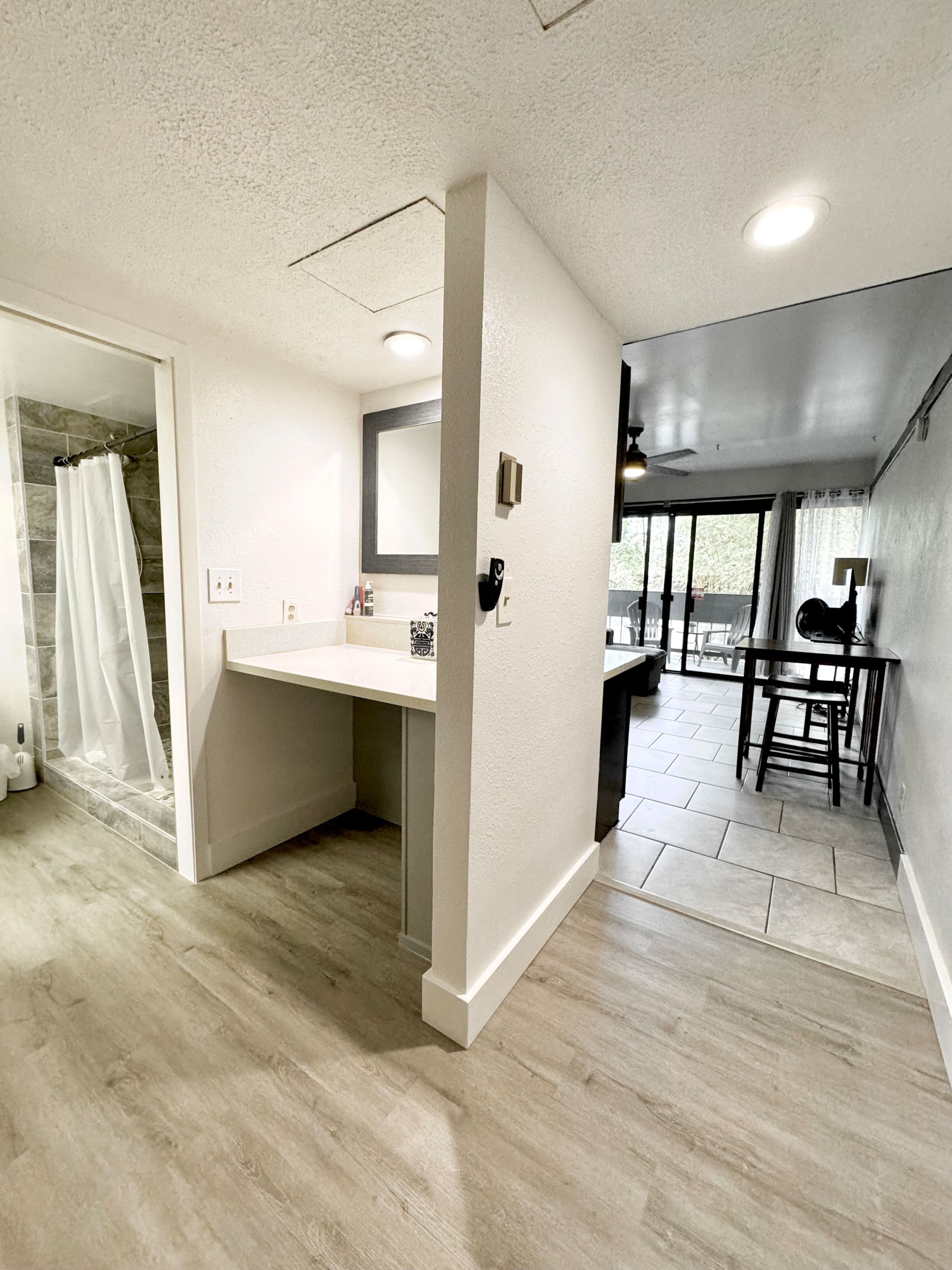 Studio Suite with Open floor plan - Photo 7