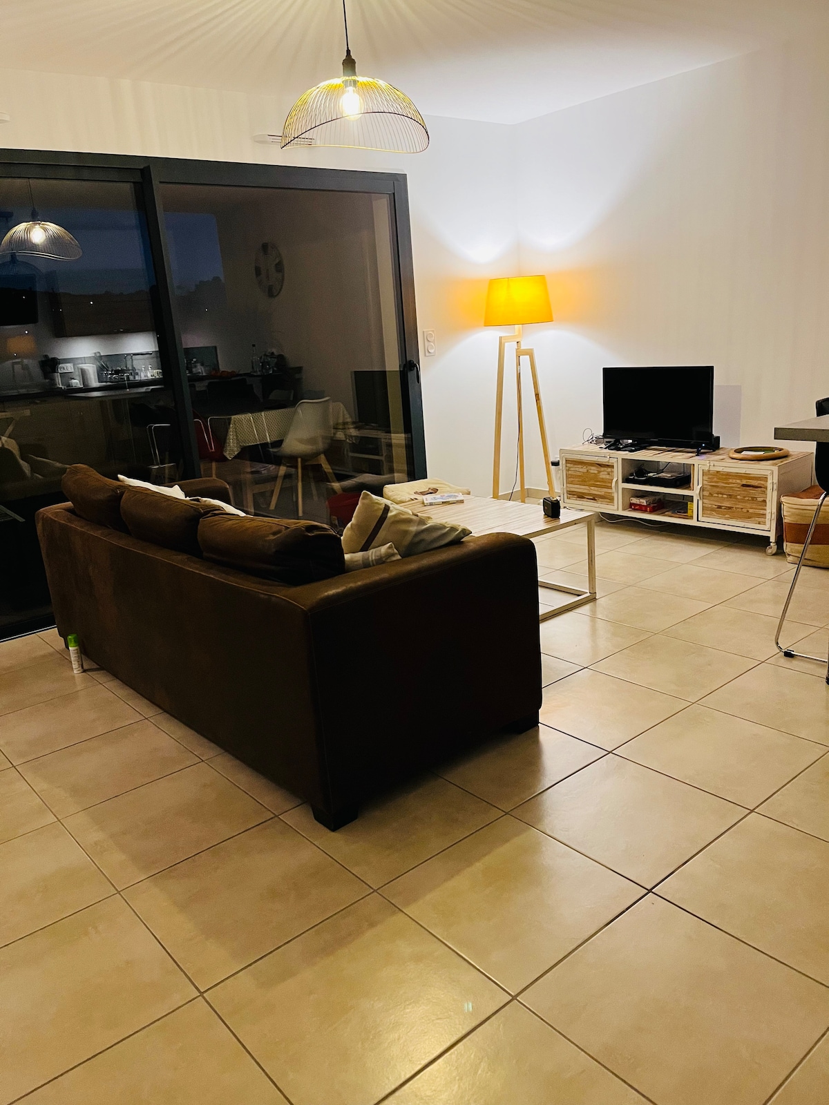 Popular Airbnb listing: PORTICCIO CENTRE: SUPERB LARGE 3-ROOM SEA VIEW in Grosseto Prugna