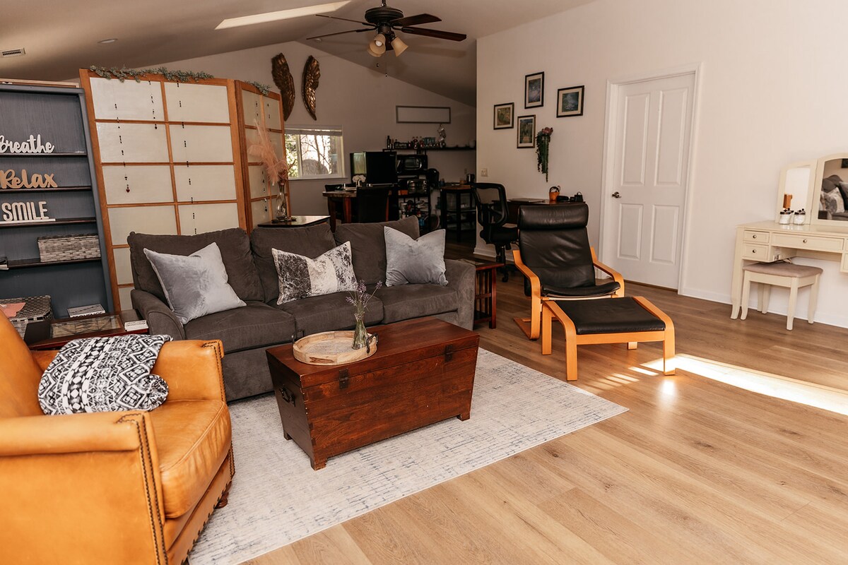 Successful Airbnb property: Spacious Studio w/ kitchenette - 750 sq ft in Nevada City