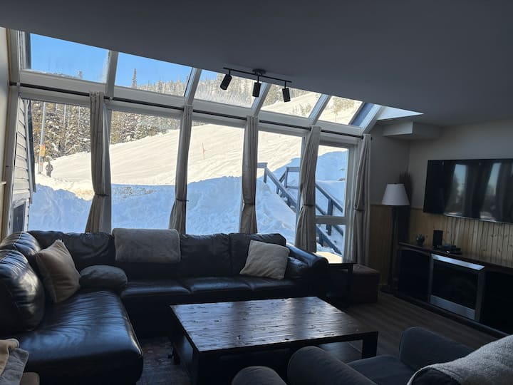 Spacious Ski-in/ski-out Condo With Mountain View - Big White Ski Resort, BC
