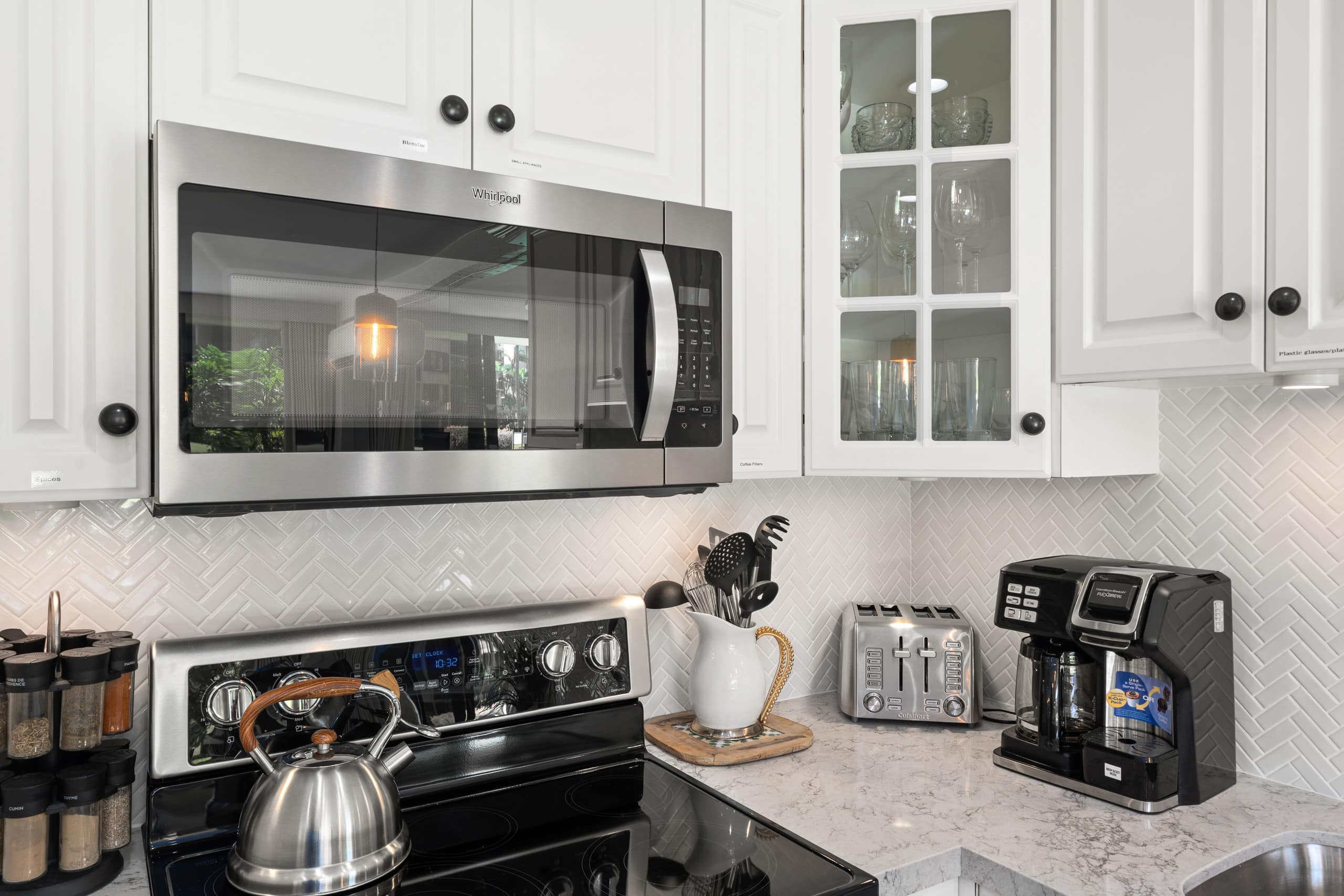 Condo in Lahaina · ★4.97 · 1 bedroom · 2 beds · 1 bath - Image 8