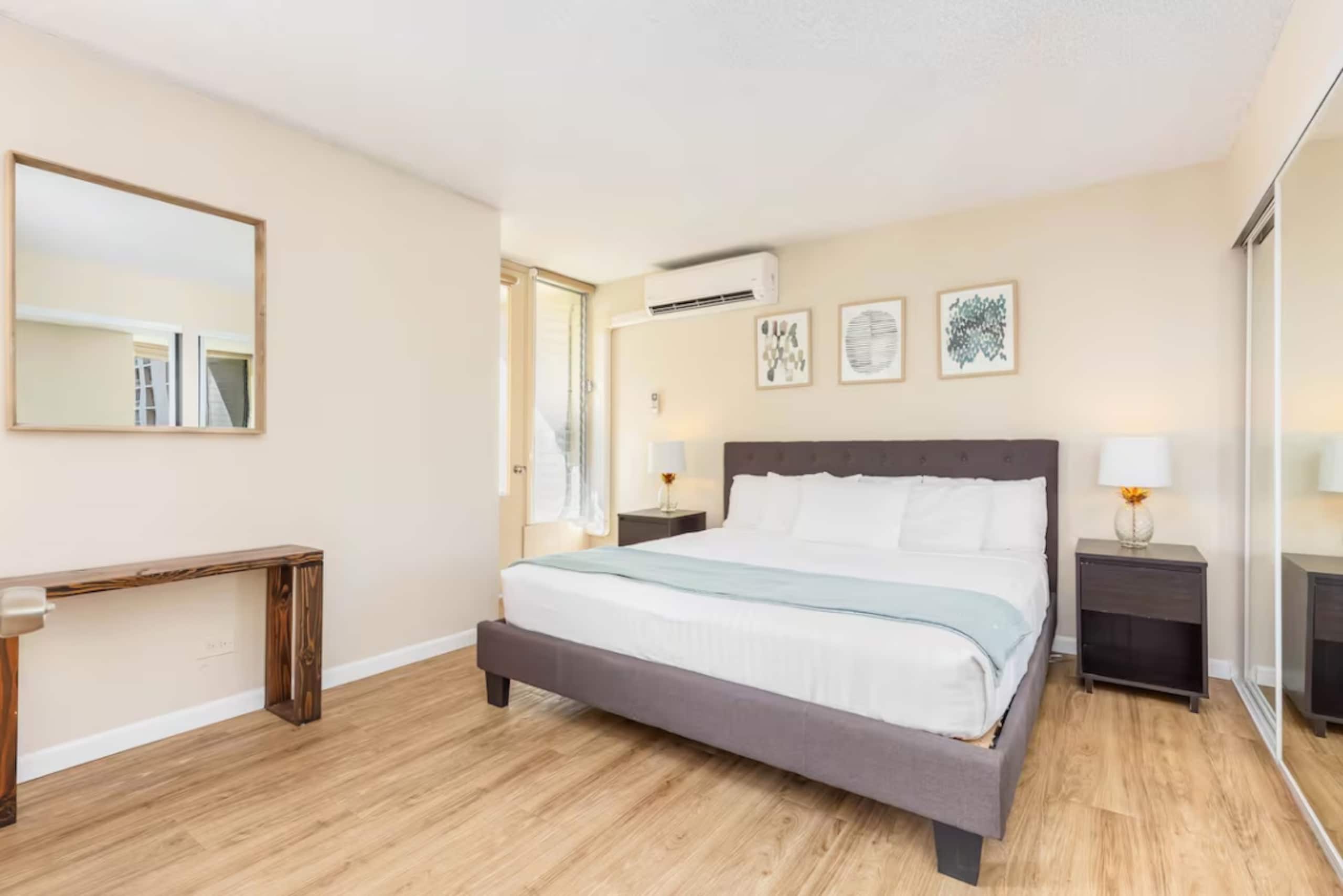 Condo in Honolulu · ★5.0 · 1 bedroom · 2 beds · 1 private bath - Image 11