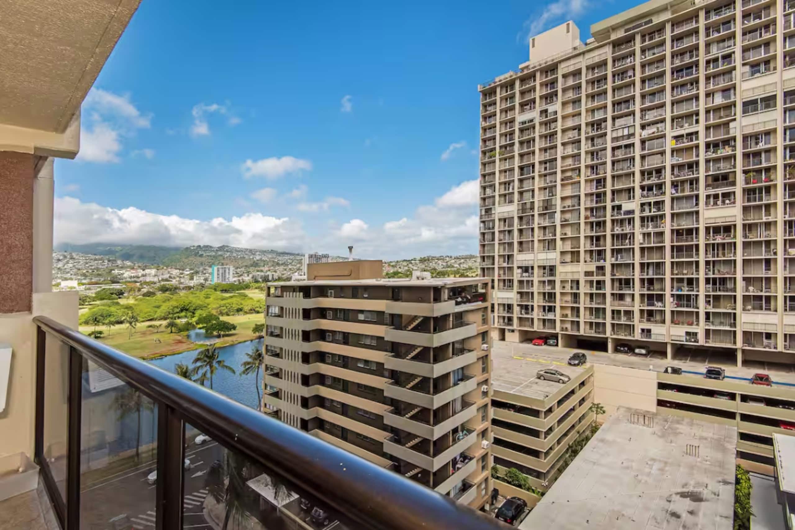 Condo in Honolulu · ★5.0 · 1 bedroom · 2 beds · 1 private bath - Image 20