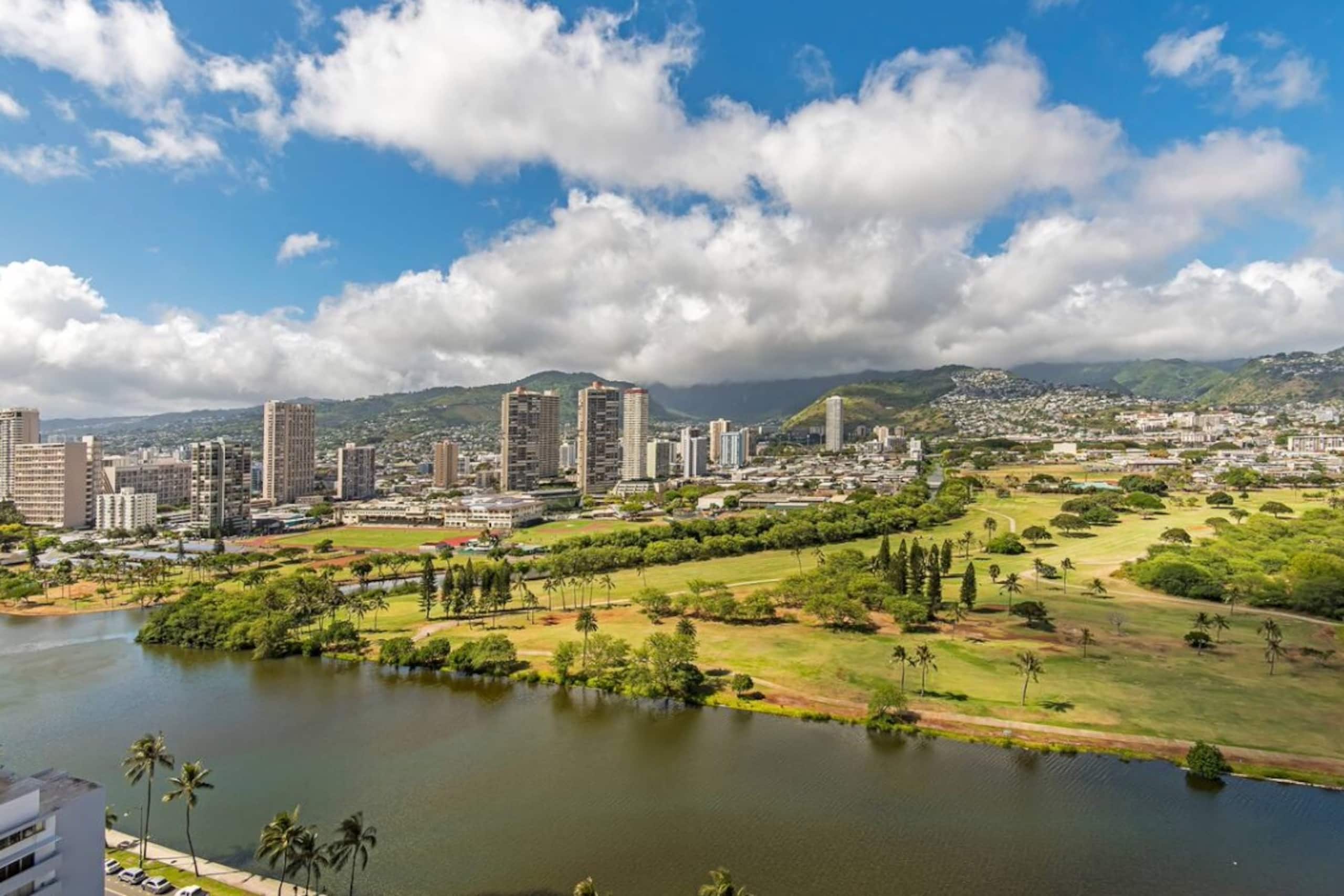 Condo in Honolulu · ★5.0 · 1 bedroom · 2 beds · 1 private bath - Image 26