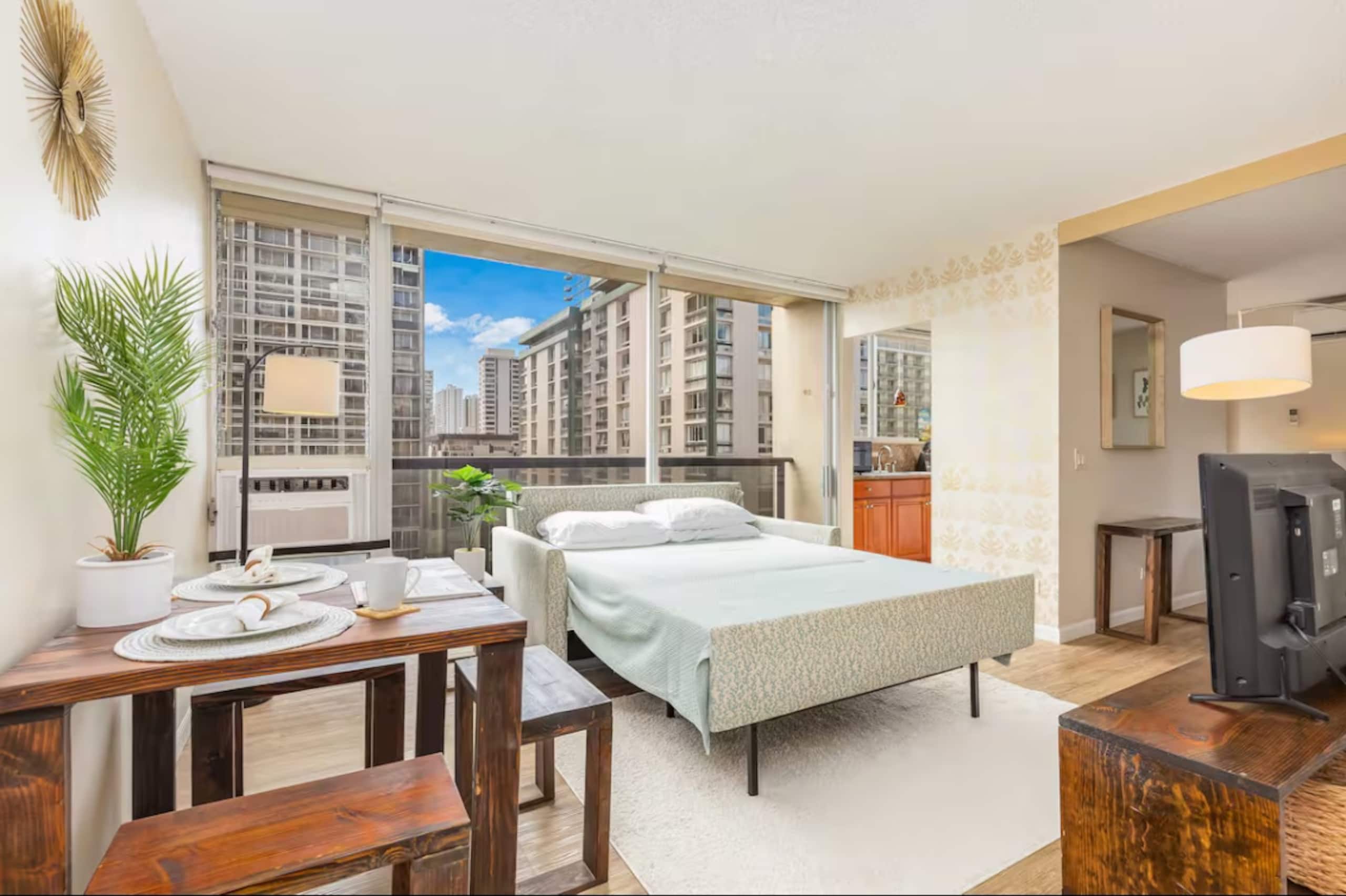 Condo in Honolulu · ★5.0 · 1 bedroom · 2 beds · 1 private bath - Image 6