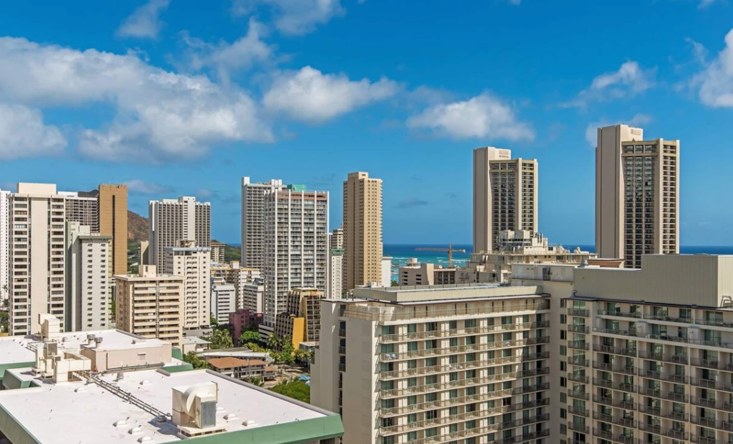 Condo in Honolulu · ★5.0 · 1 bedroom · 2 beds · 1 private bath - Image 25
