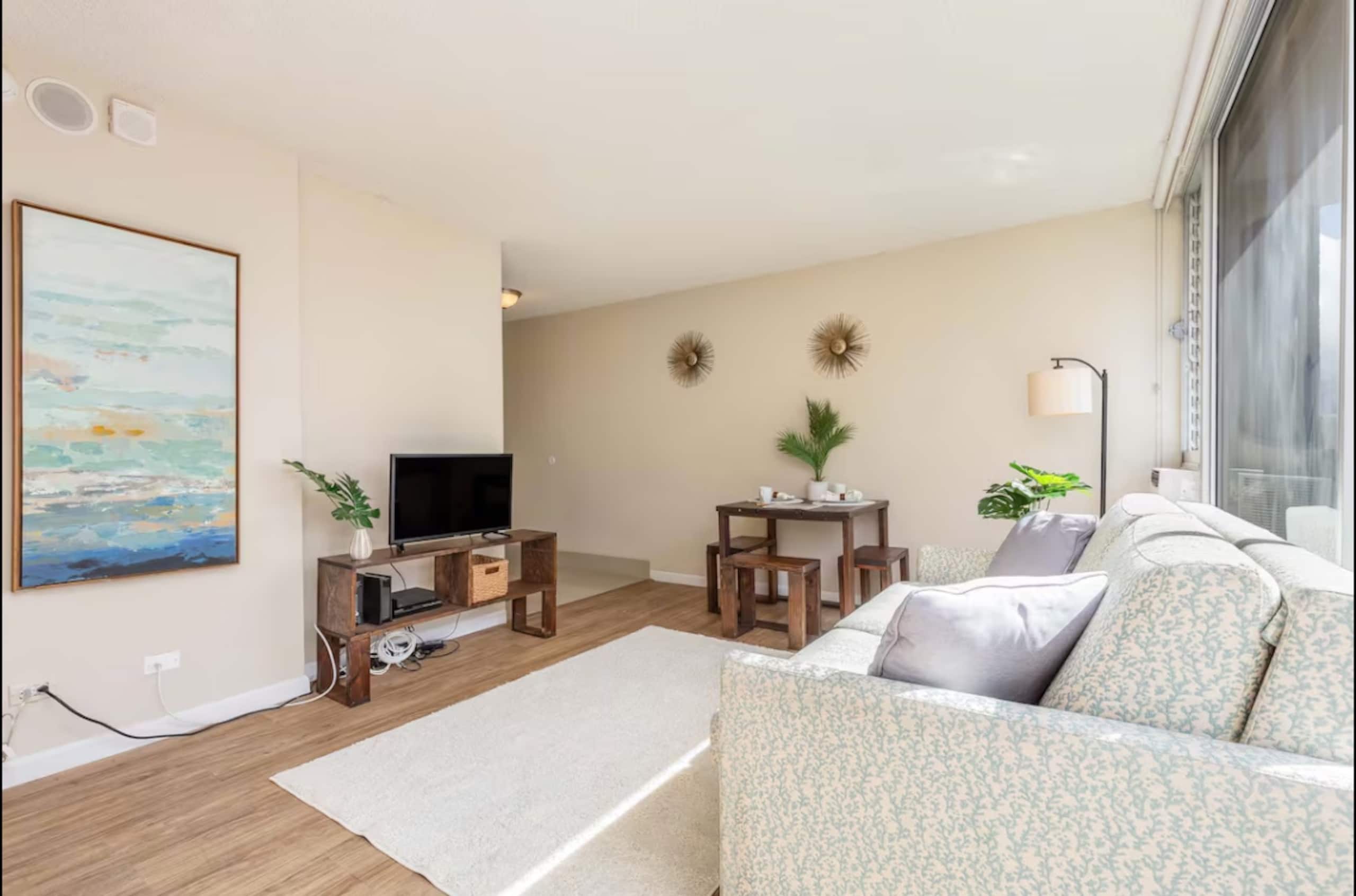 Condo in Honolulu · ★5.0 · 1 bedroom · 2 beds · 1 private bath - Image 3