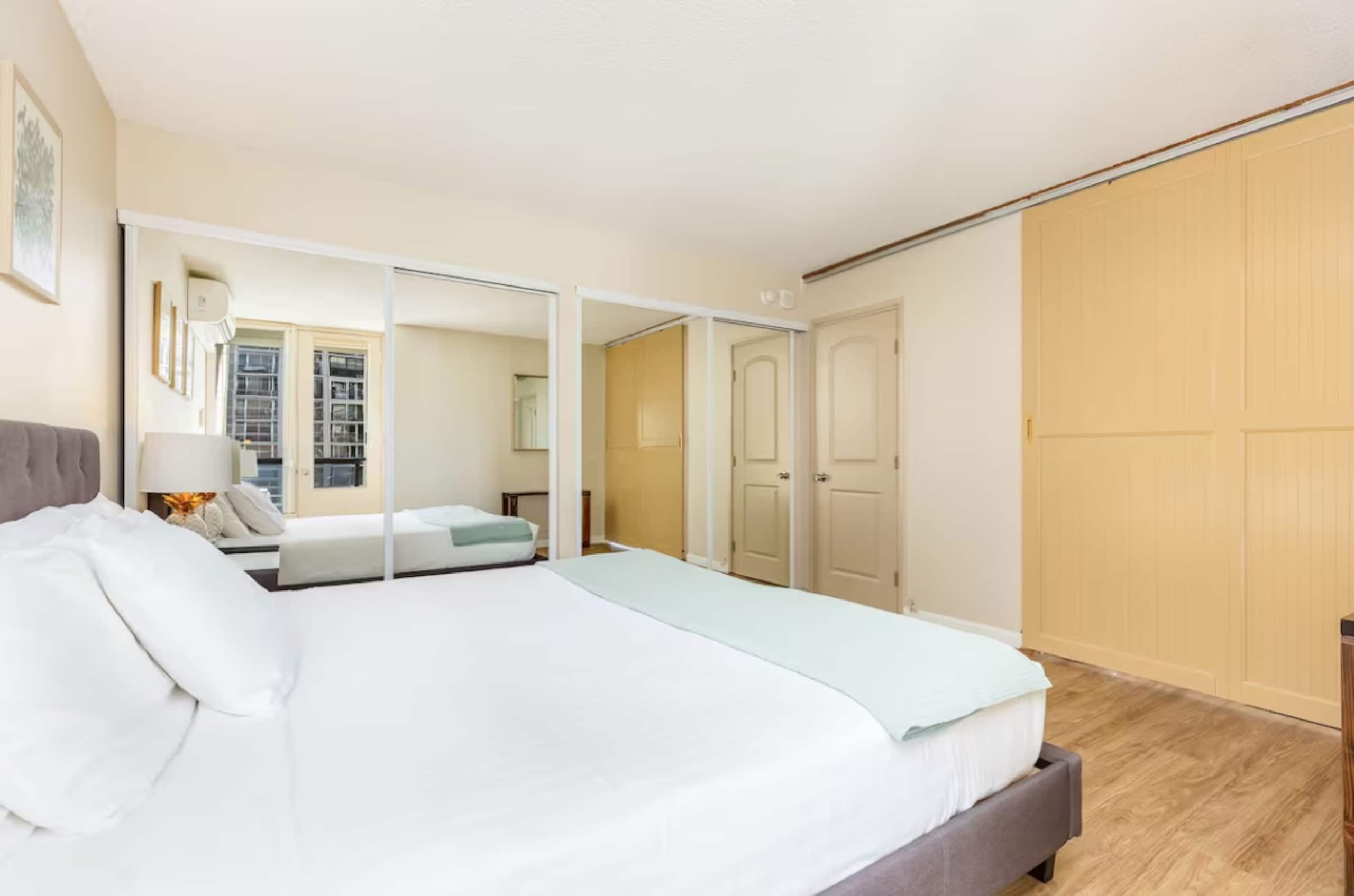 Condo in Honolulu · ★5.0 · 1 bedroom · 2 beds · 1 private bath - Image 15