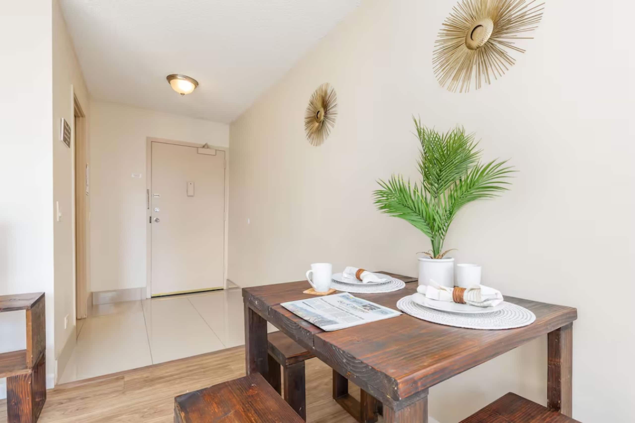 Condo in Honolulu · ★5.0 · 1 bedroom · 2 beds · 1 private bath - Image 10