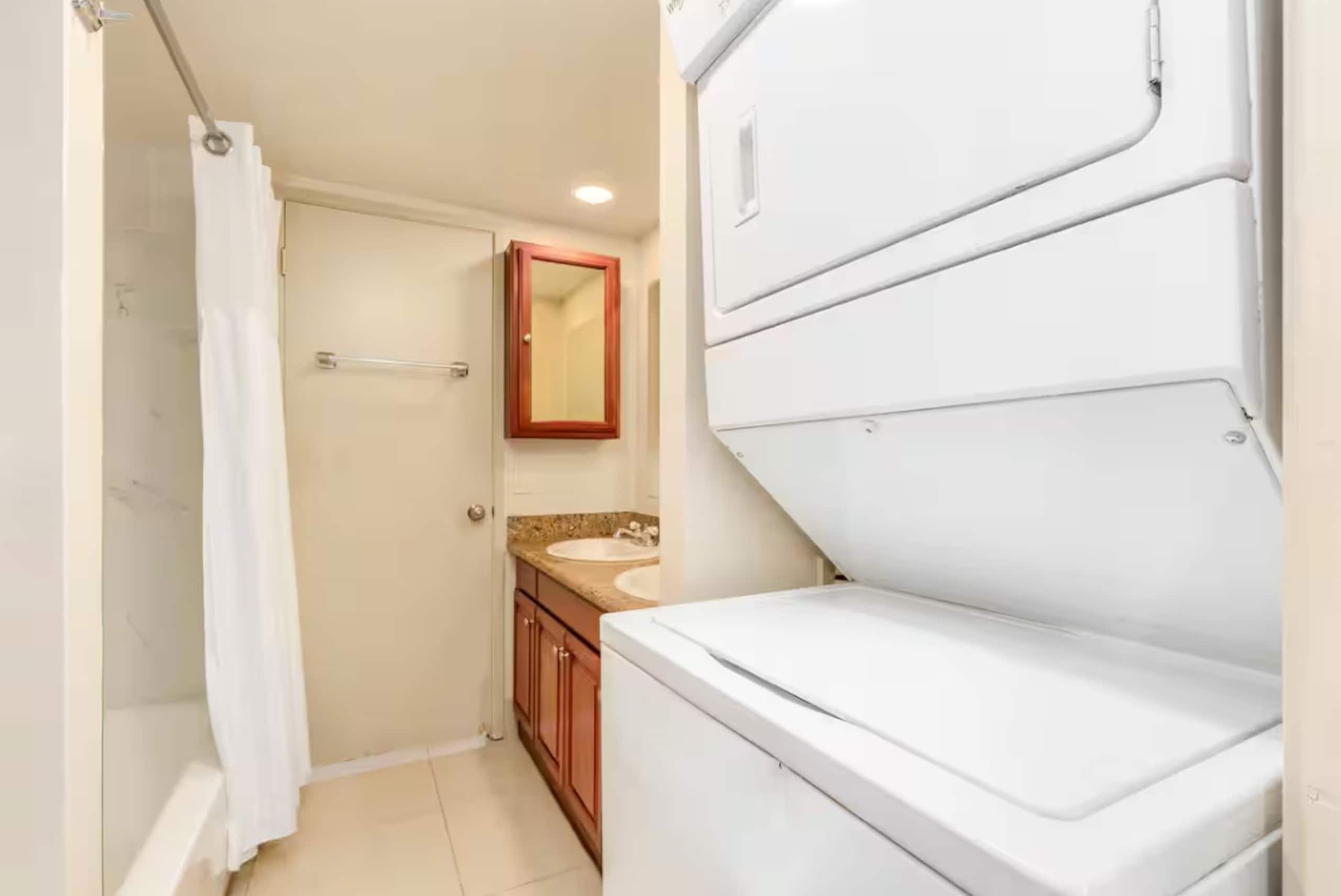 Condo in Honolulu · ★5.0 · 1 bedroom · 2 beds · 1 private bath - Image 17