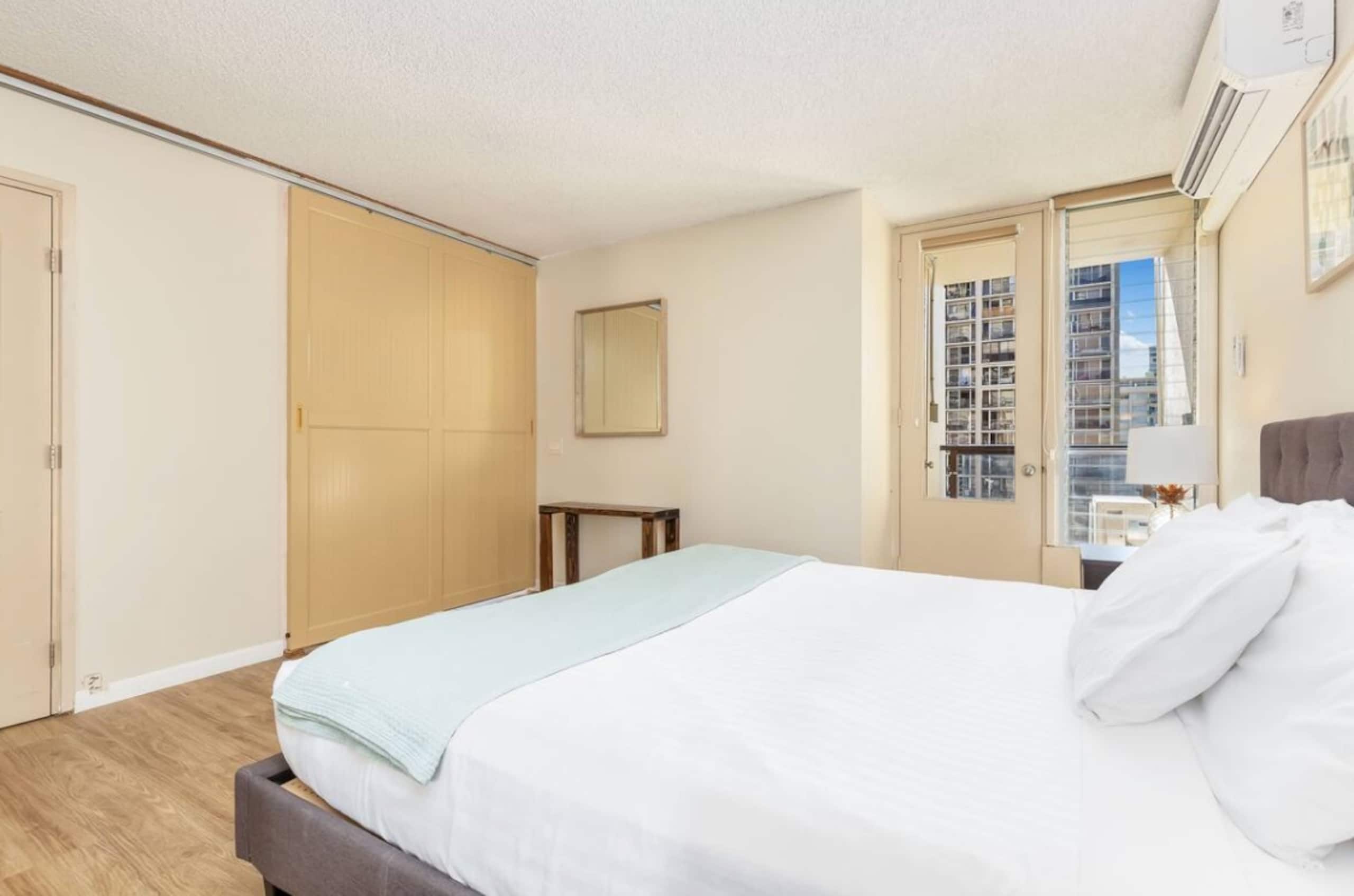 Condo in Honolulu · ★5.0 · 1 bedroom · 2 beds · 1 private bath - Image 13
