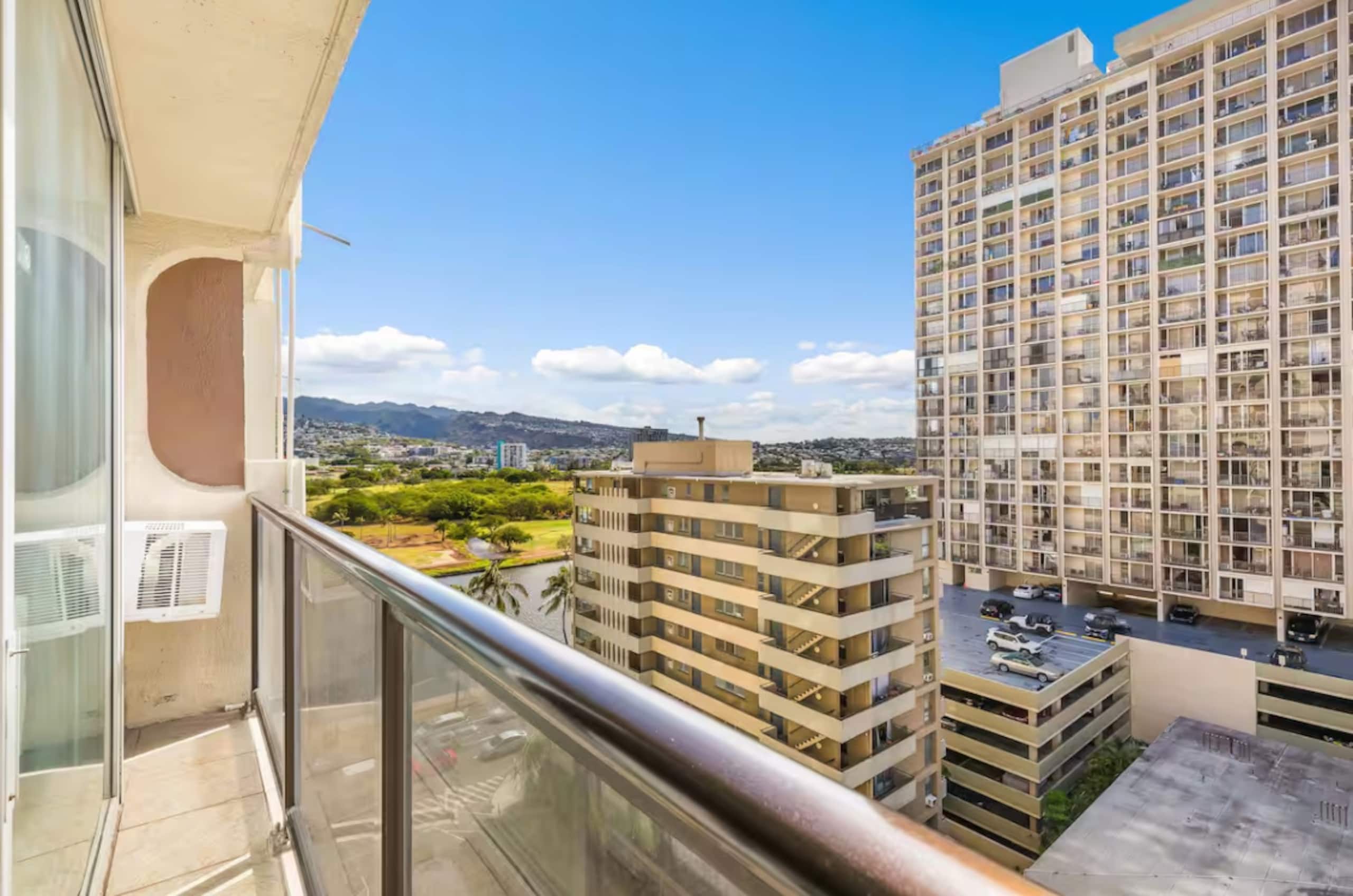 Condo in Honolulu · ★5.0 · 1 bedroom · 2 beds · 1 private bath - Image 19