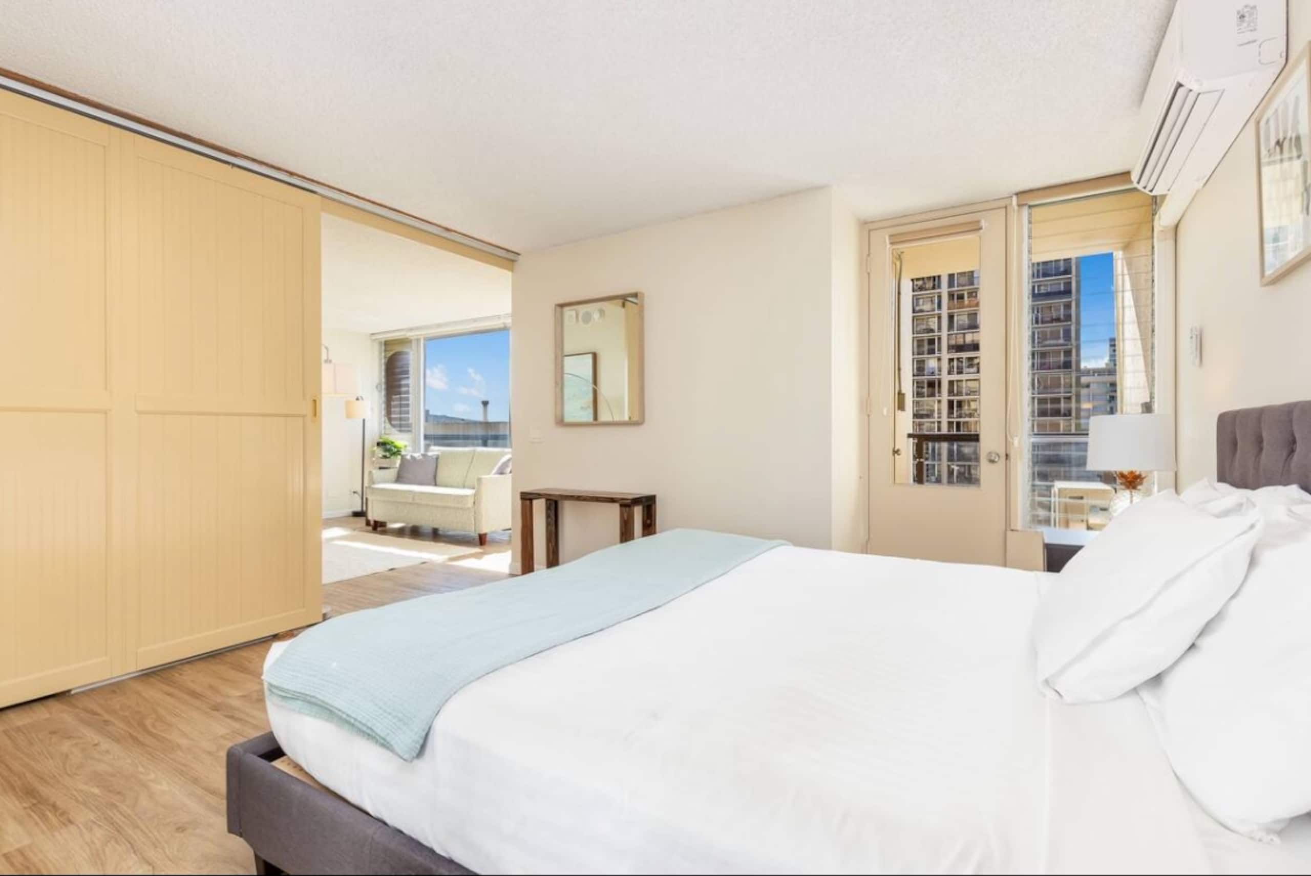 Condo in Honolulu · ★5.0 · 1 bedroom · 2 beds · 1 private bath - Image 14