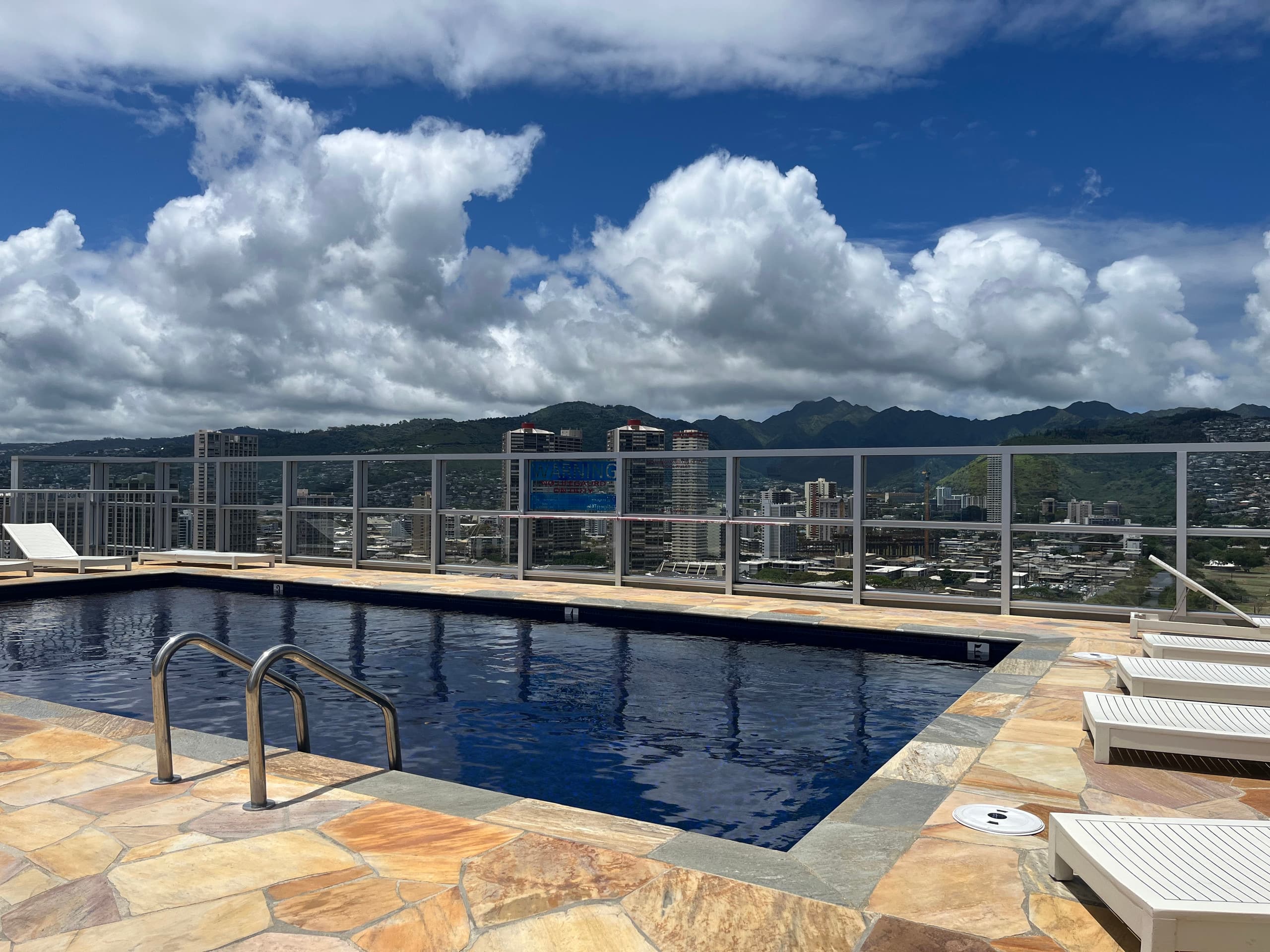 Condo in Honolulu · ★5.0 · 1 bedroom · 2 beds · 1 private bath - Image 40