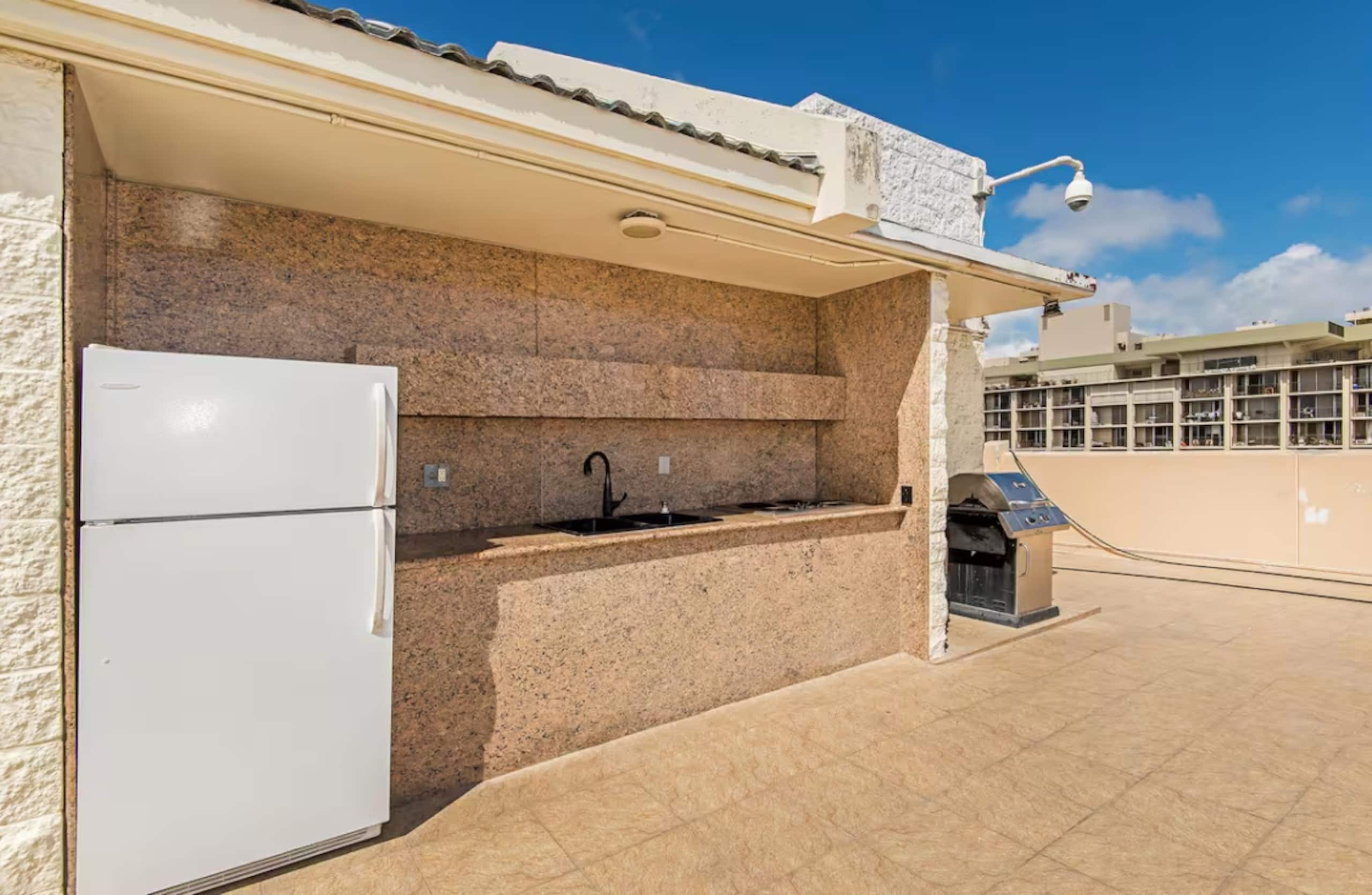 Condo in Honolulu · ★5.0 · 1 bedroom · 2 beds · 1 private bath - Image 23