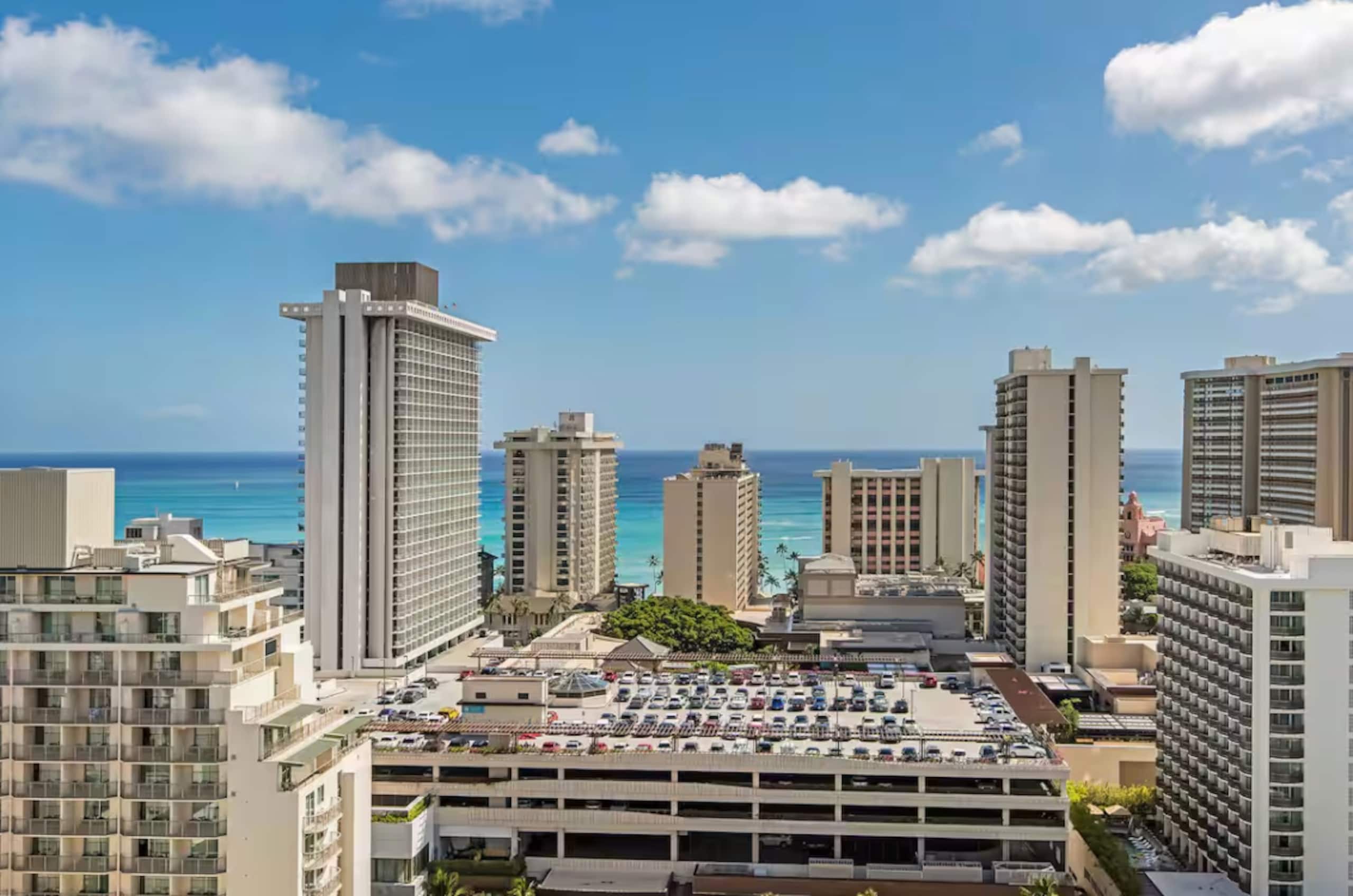 Condo in Honolulu · ★5.0 · 1 bedroom · 2 beds · 1 private bath - Image 24