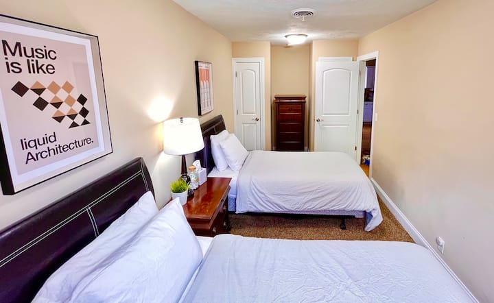 Twin bedroom