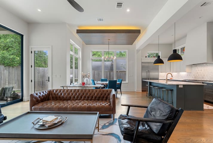 Tarrytown Home, Minutes to Downtown!