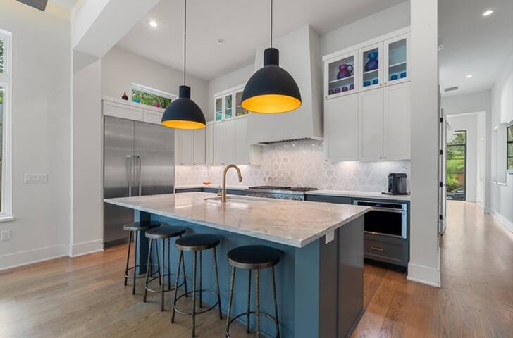 Tarrytown Home, Minutes to Downtown! gallery image 4