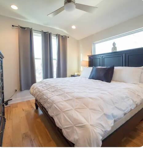 Chic Home Near Airport, SoCo, DT gallery image 4