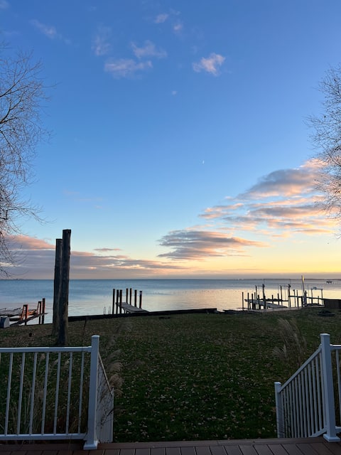 Charming Lakefront Vacation Rental