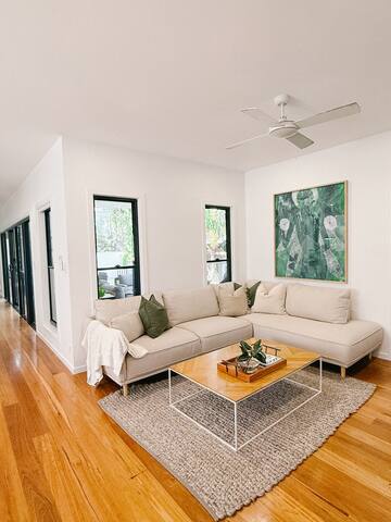 Rosewood Beach House *NEW POOL* gallery image 3