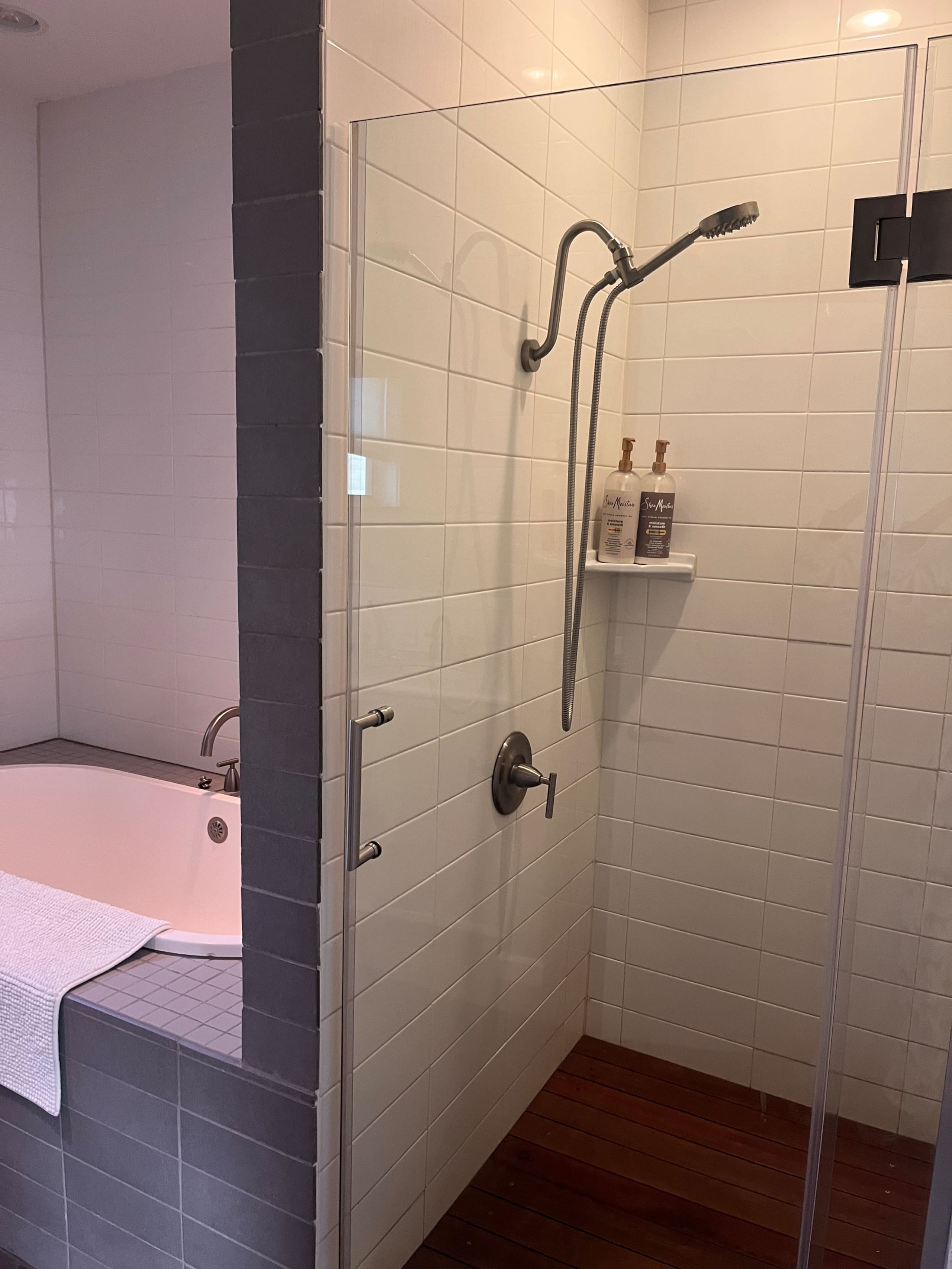 Home in San Francisco · ★4.99 · 3 bedrooms · 3 beds · 3 baths - Image 28