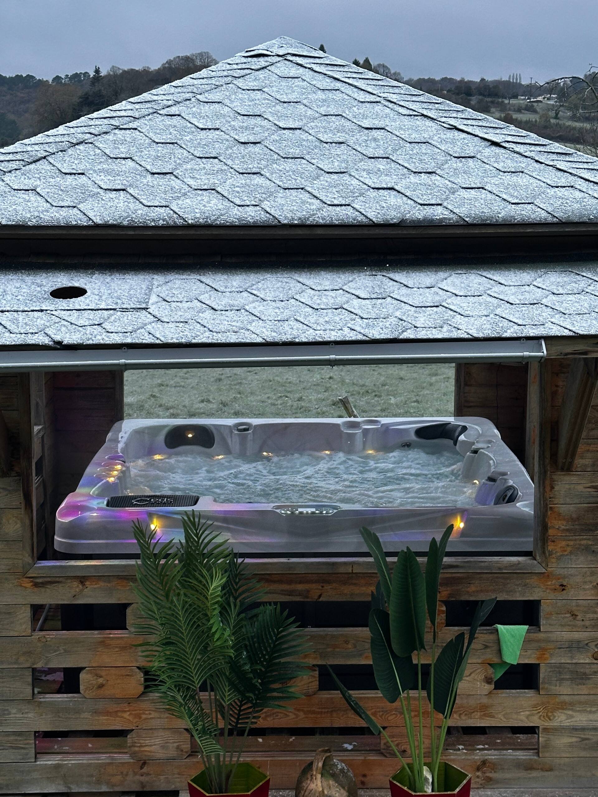 ”intimacy” cottage WITH spa, linen, breakfast