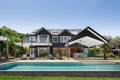 Boulders Beach Retreat - pool, tennis court