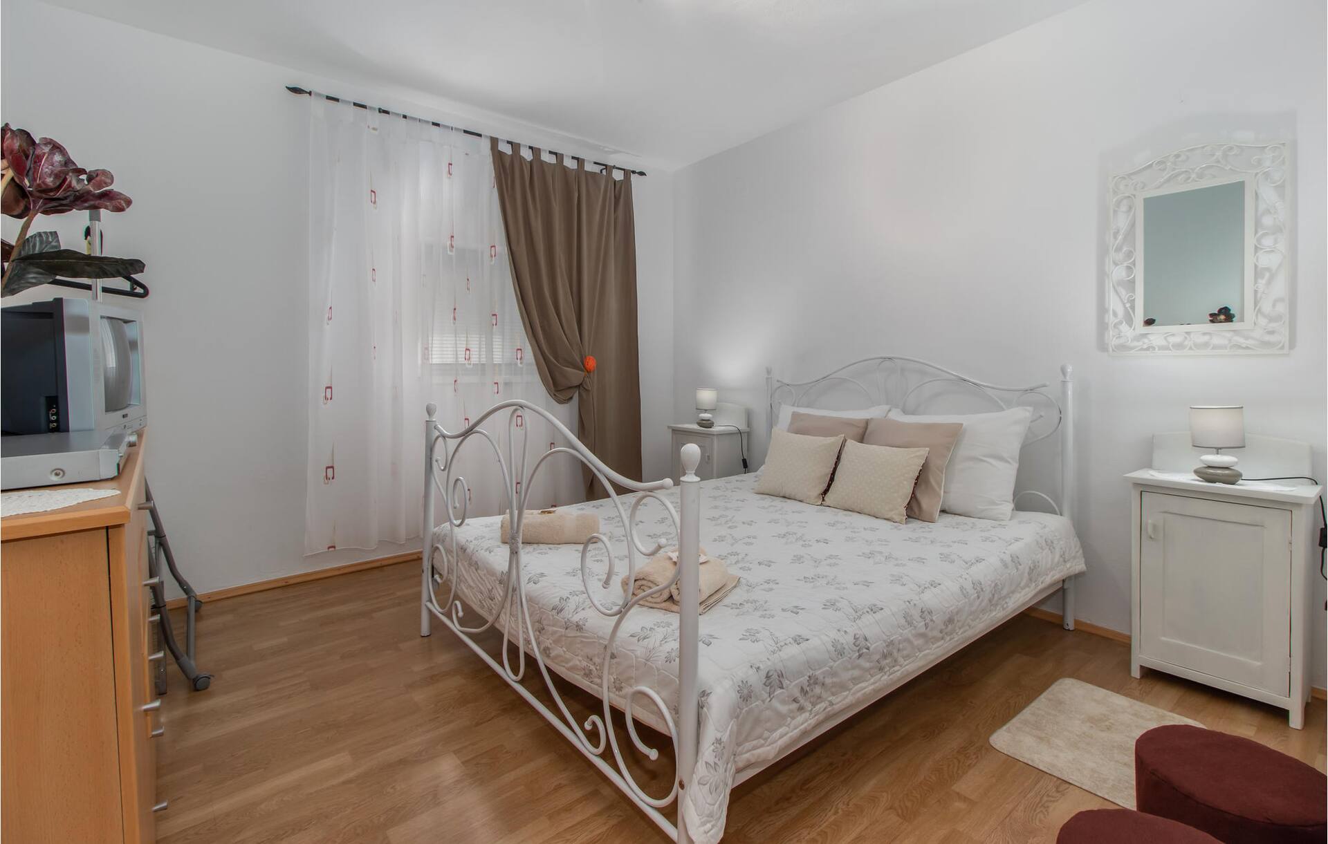 Mooi appartement met 2 slaapkamers in Smrika — foto 4