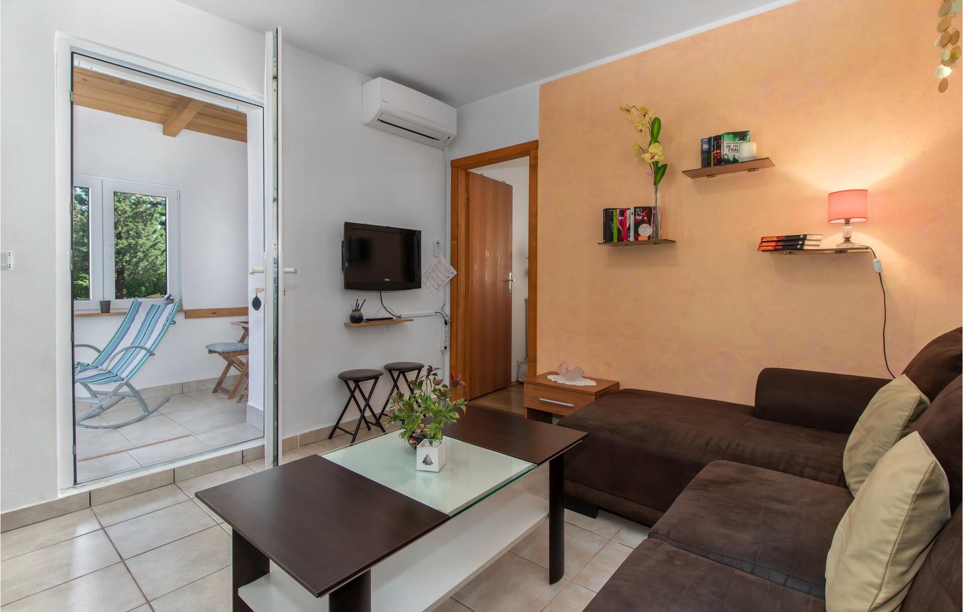 Mooi appartement met 2 slaapkamers in Smrika — foto 2