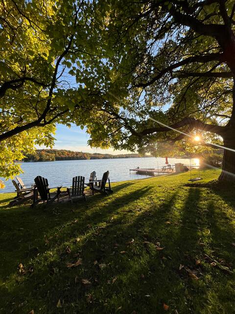 Waterfront Kawartha sunsets - year round!