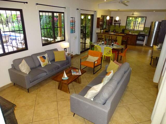 Casa Alegre, fantastic 4 bedroom home with pool