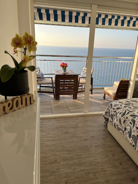 Anuncio de Airbnb popular: Romance at sea en Castell Platja D'aro