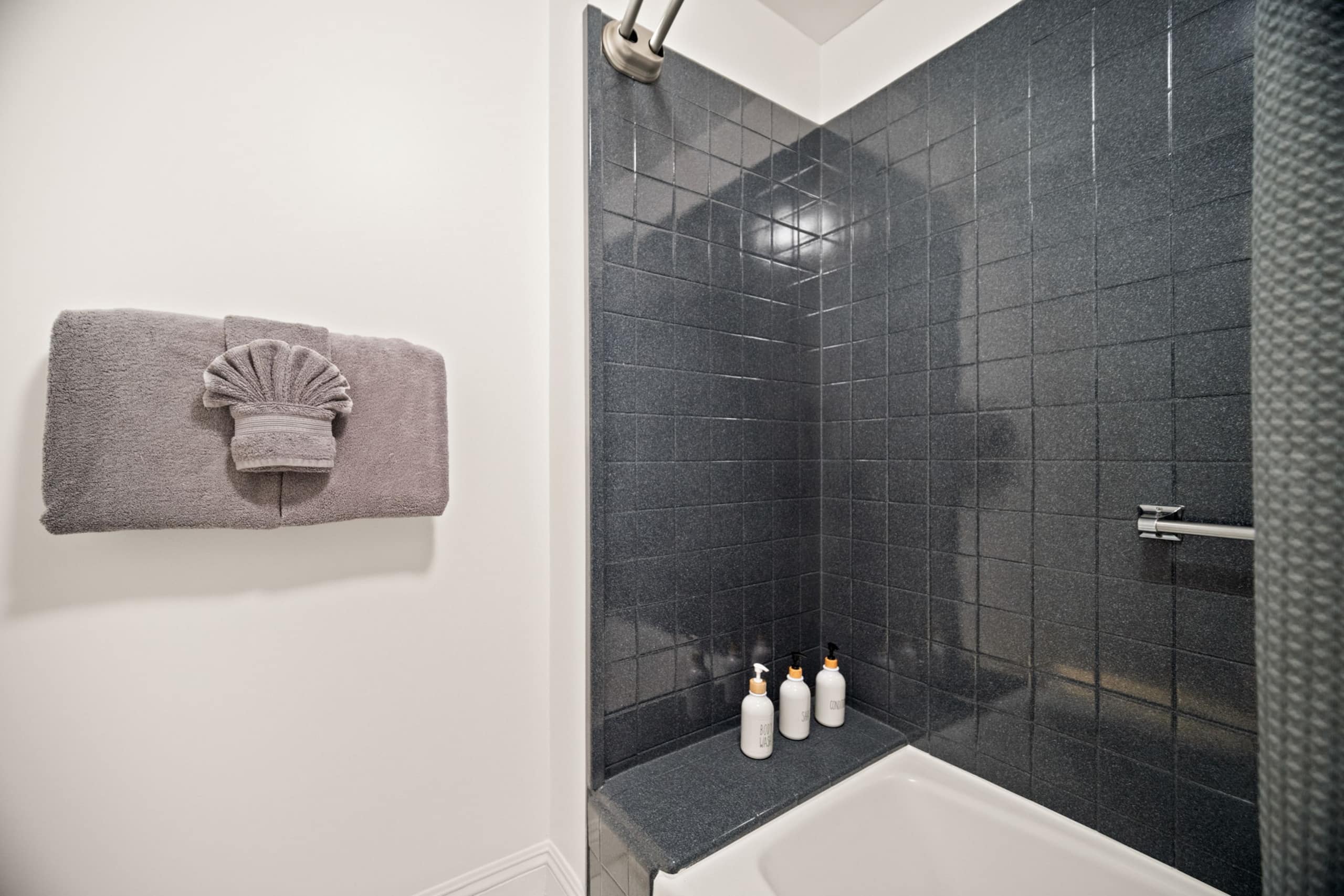 Resort in Princeville · ★4.88 · Studio · 2 beds · 1 private bath - Image 8