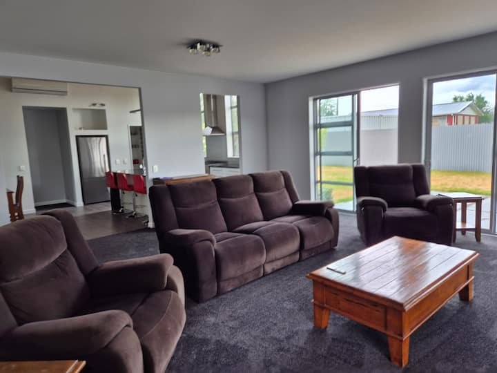 Red Door Retreat - Free Fibre Broadband - Twizel - トワイゼル
