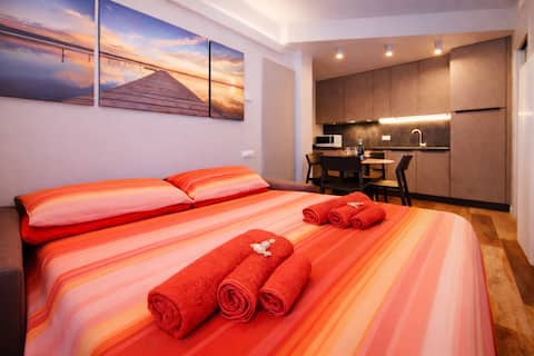 Annuncio Airbnb popolare: Sirmione - Captain Apt | Garden & A/C a Sirmione