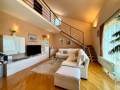 Popular Airbnb listing: Apartment Penthouse Edita in Kaštel Kambelovac
