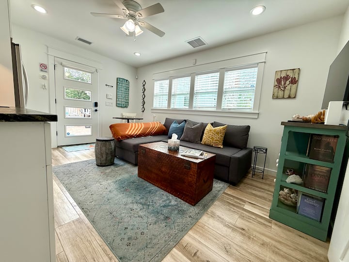 Cute Jacksonville Crepe Myrtle Cottage Craftsman - Jacksonville, FL