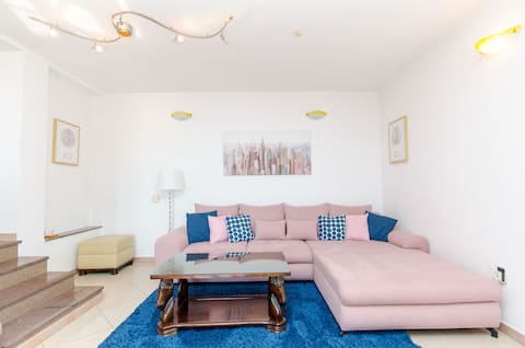 Popular Airbnb listing: Luxury apartment Cream with Jacuzzi in Kaštel Gomilica