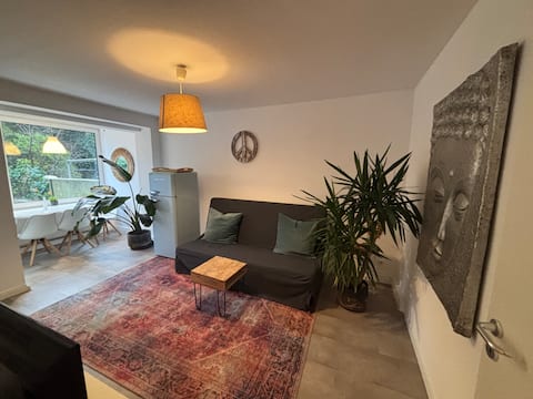 Erfolgreiche Airbnb-Immobilie: Cozy Ground-Floor Apartment with Kitchen & Wi-Fi in Südviertel