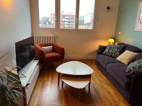 Popular Airbnb listing: Portes de Paris – metro 600 meters away in Montreuil