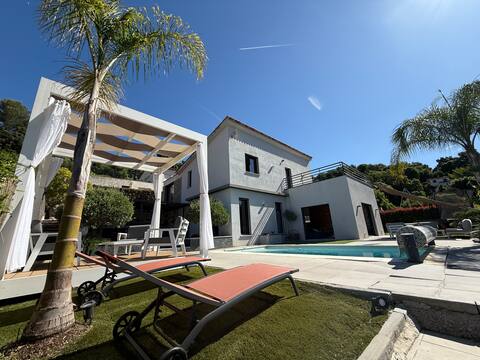 Modern 140 m2 house with pool + 7 kW charging station